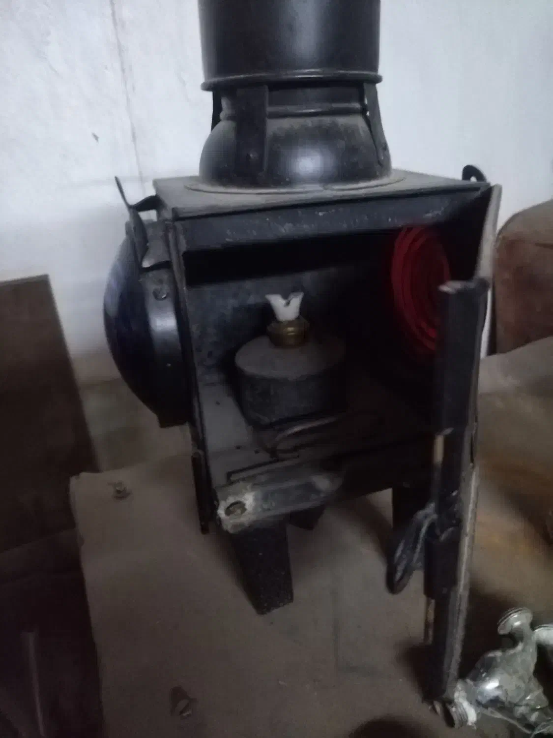 فانوس قدیمی از زمان اول ساخت قطار|کلکسیون اشیاء عتیقه|چالوس, |دیوار