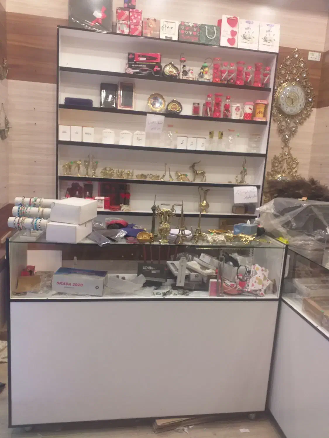 قفسه ویترین و پیشخوان همگی جنس ام دی اف|کتابخانه، شلف، قفسه‌های دیواری|اسدآباد, |دیوار