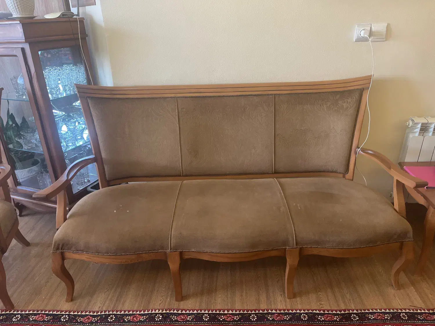 مبلمان ۹ نفره همراه با غذاخوری ۶ نفره و کنسول|مبلمان خانگی و میز عسلی|شاهینشهر, پاسداران|دیوار