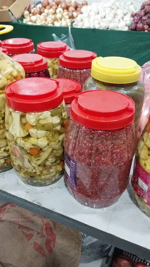 انواع ترشی خانگی در میوه فروشی بهاران|خوردنی و آشامیدنی|الیگودرز, |دیوار