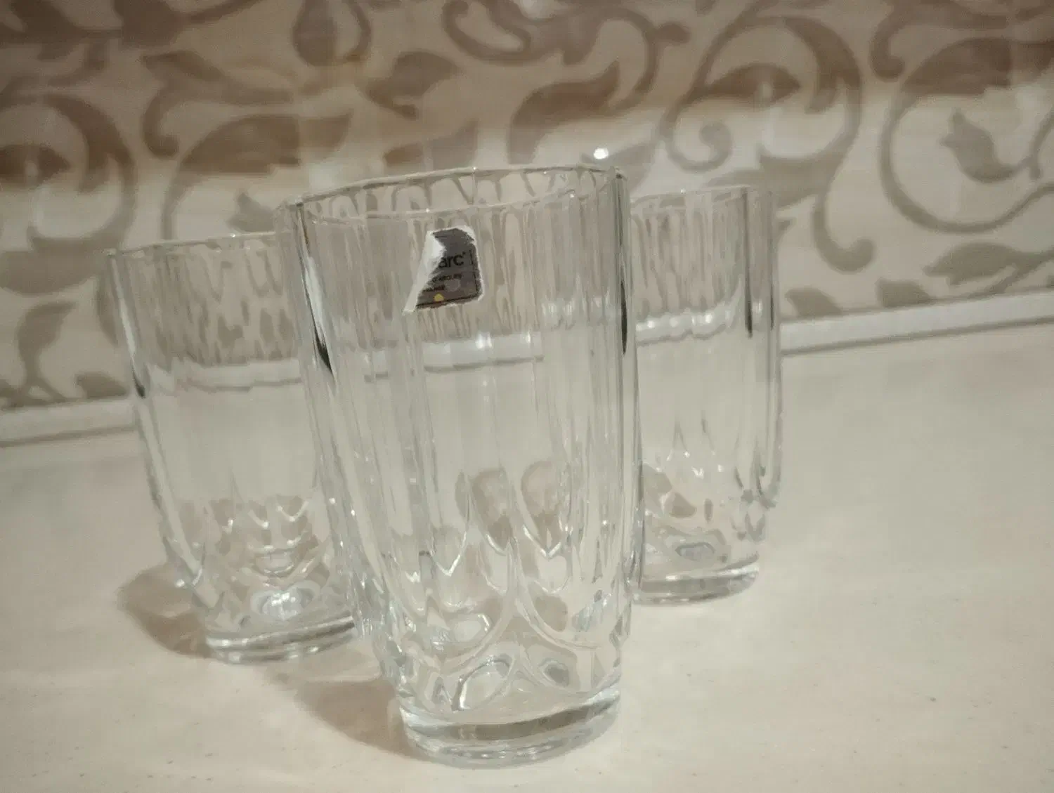 لیوان و نمکدان پرده ای فرانسه و نعلبکی ارکوپال|ظروف سرو و پذیرایی|قم, باجک یک|دیوار