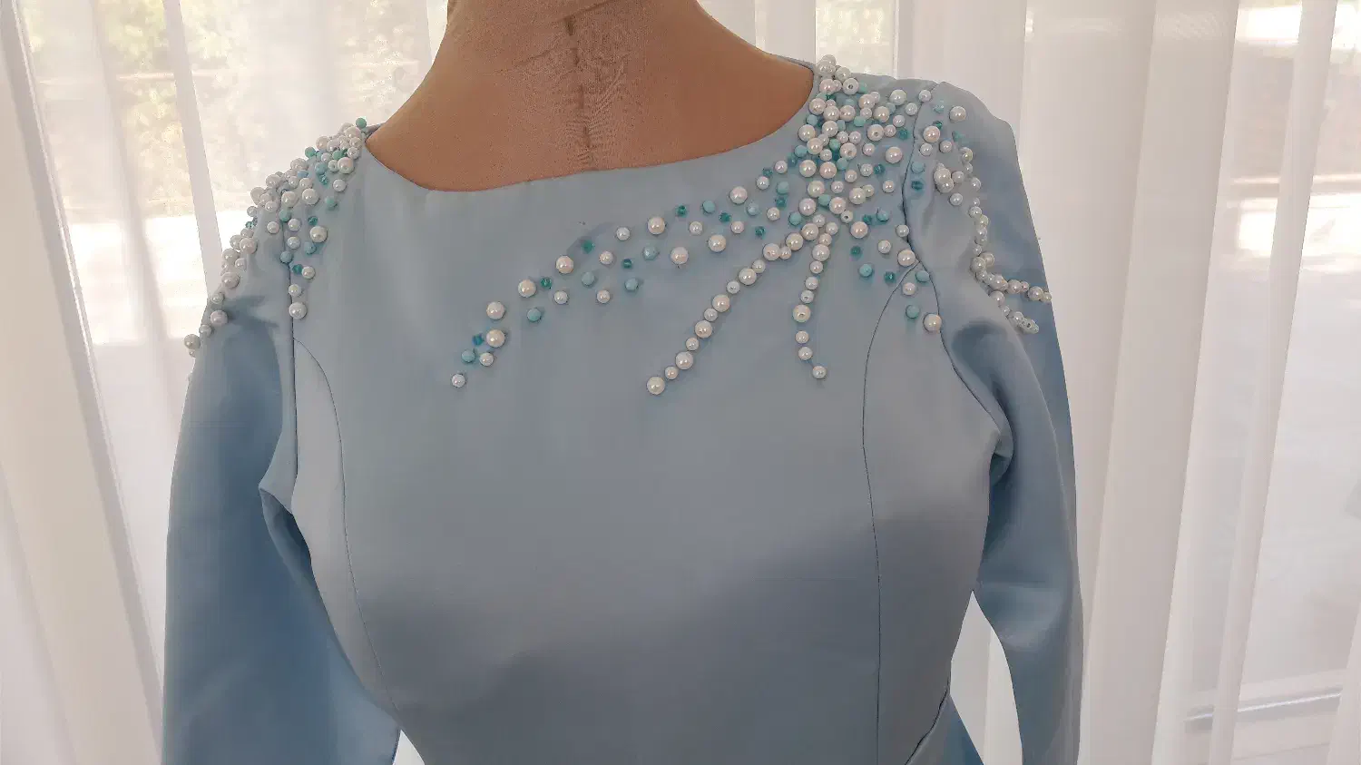 لباس مجلسی|لباس|الشتر, |دیوار