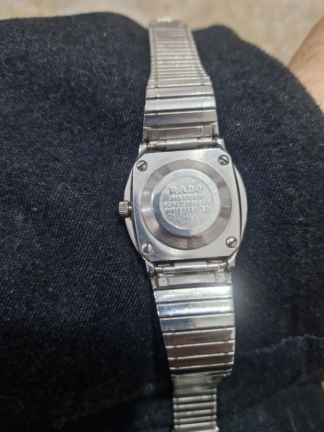 ساعت موچی رادو|ساعت|شیراز, کوشک میدان|دیوار