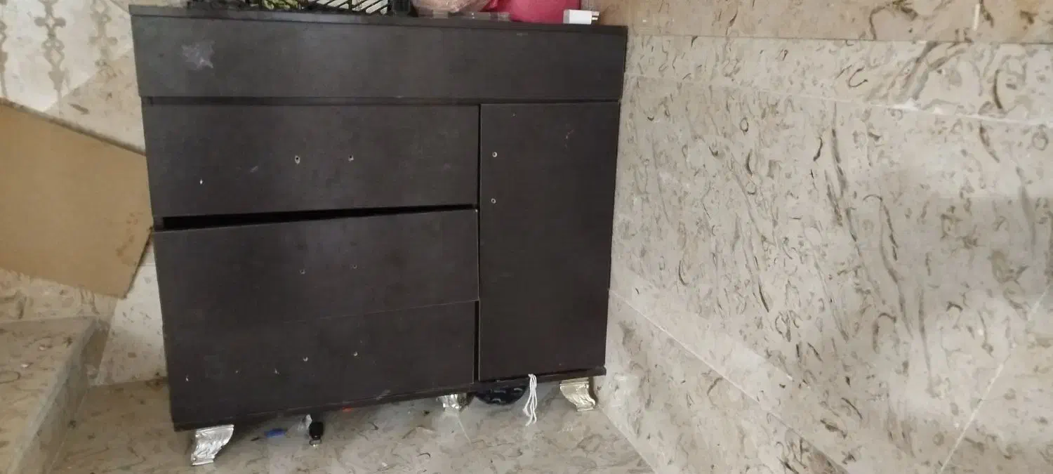 دراور فقط ۵۰۰هزار جنس خیلی محکم کشوها سالم|جاکفشی، کمد، دراور|نورآباد, |دیوار