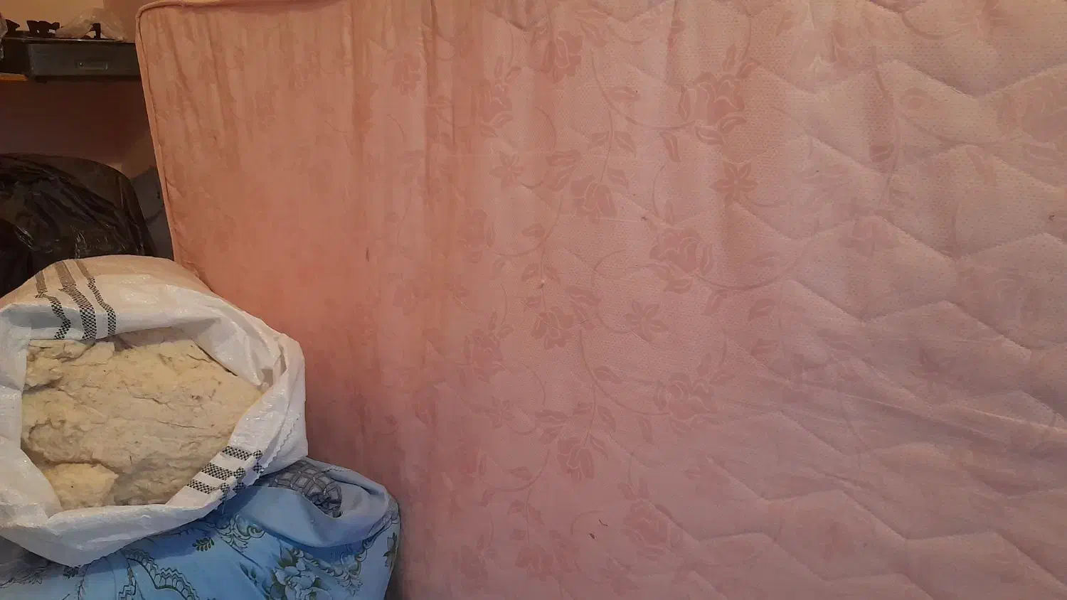 تشک و رختخواب و پشتی و خوشخواب|رختخواب، بالش، پتو|سیرجان, |دیوار