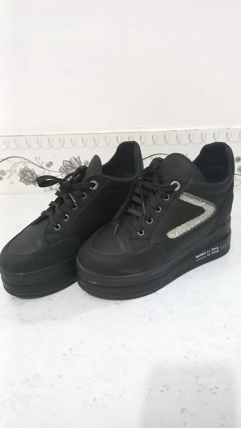 کتونی زنانه و دخترانه|کیف، کفش، کمربند|بیجار, |دیوار