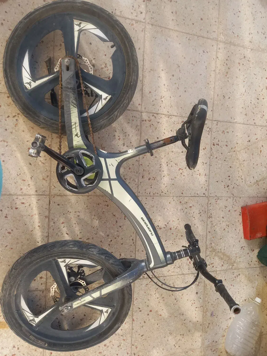 چرخ|دوچرخه، اسکیت، اسکوتر|جرقویه, |دیوار