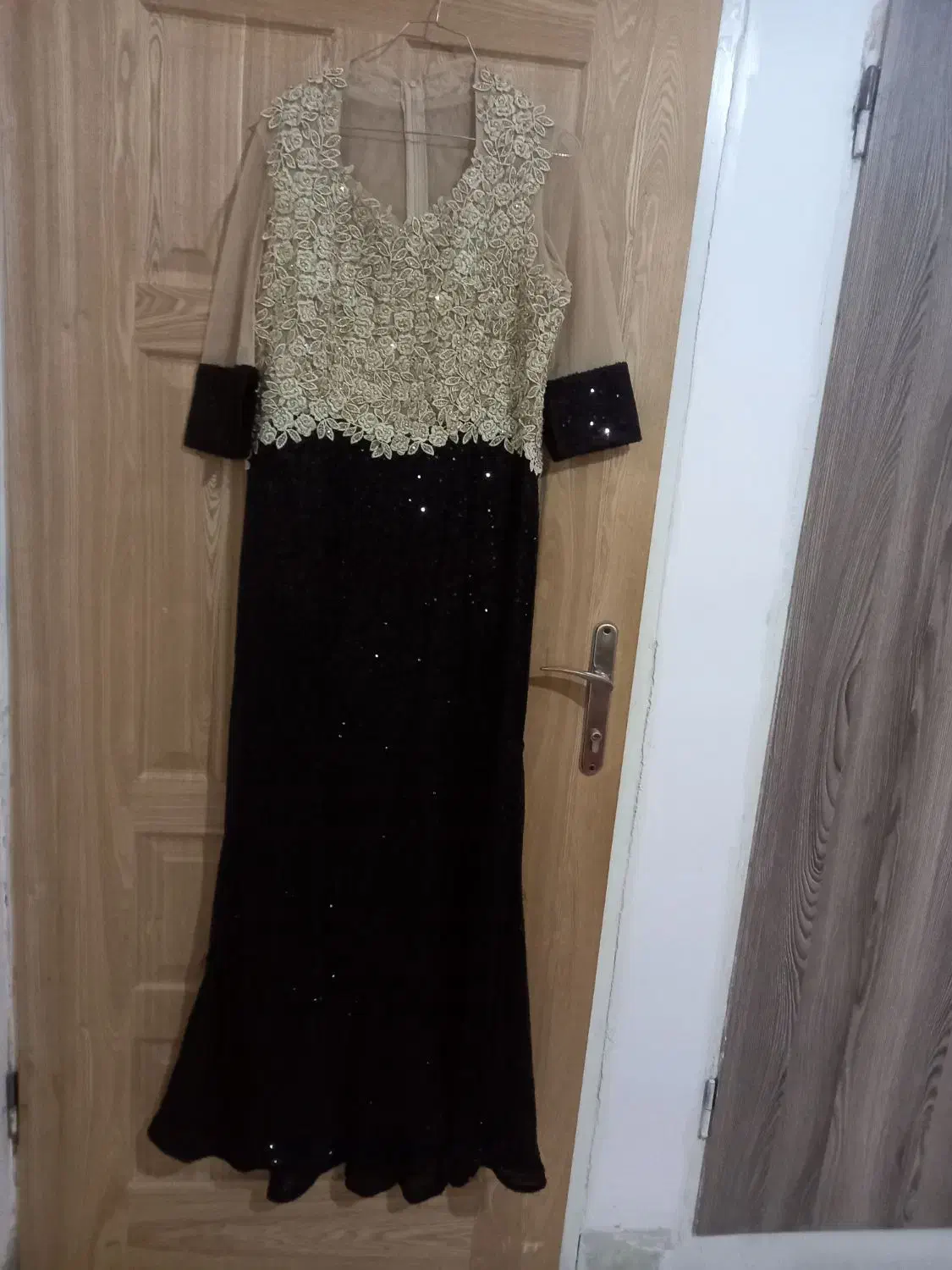 لباس مجلسی|لباس|مرودشت, تامین اجتماعی‎|دیوار