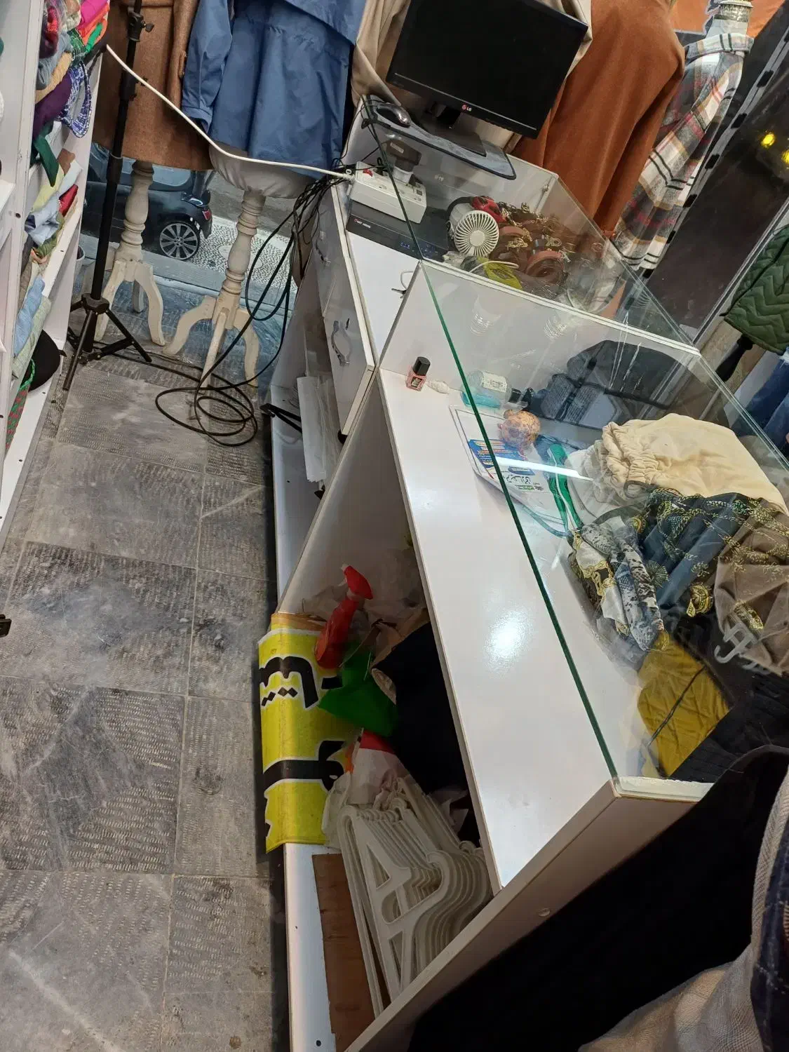 تجهیزات کامل مغازه اتاق پرو MDF قفسه و پیشخوان|فروشگاه و مغازه|رشت, پیرکلاچای|دیوار