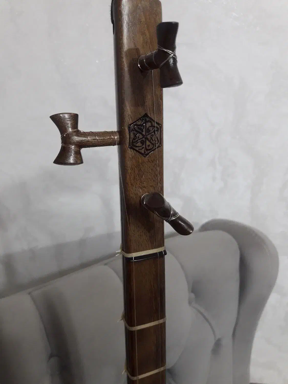 تنبور کاسه ای کاسه توت دسته گردو ۱۷پرده|سازهای سنتی|اندیشه, اندیشه فاز ۳|دیوار