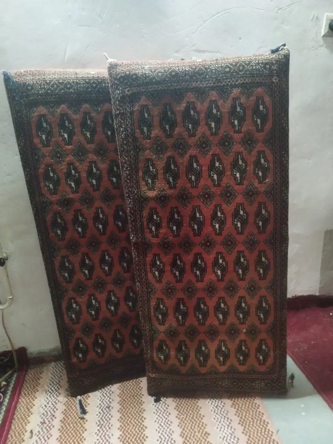 سه عدد پشتی بزرگ|پشتی|لاهیجان, آهندان|دیوار