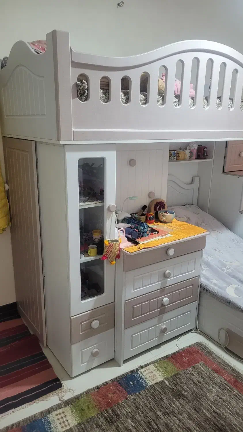 سِت تخت دو طبقه سفید، کمد لباس، میز تحریر و صندلی|تخت و سرویس خواب|دماوند, گیلاوند|دیوار