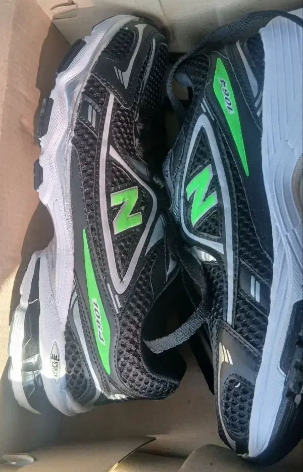 کتونی نیوبالانس 1064 نو بدون استفاده|کیف، کفش، کمربند|زرند, |دیوار