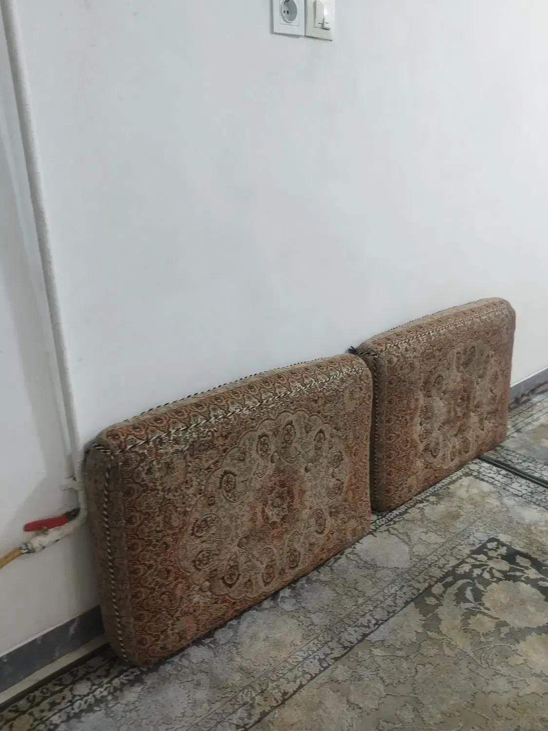 پشتی|پشتی|کرج, خرمدشت|دیوار