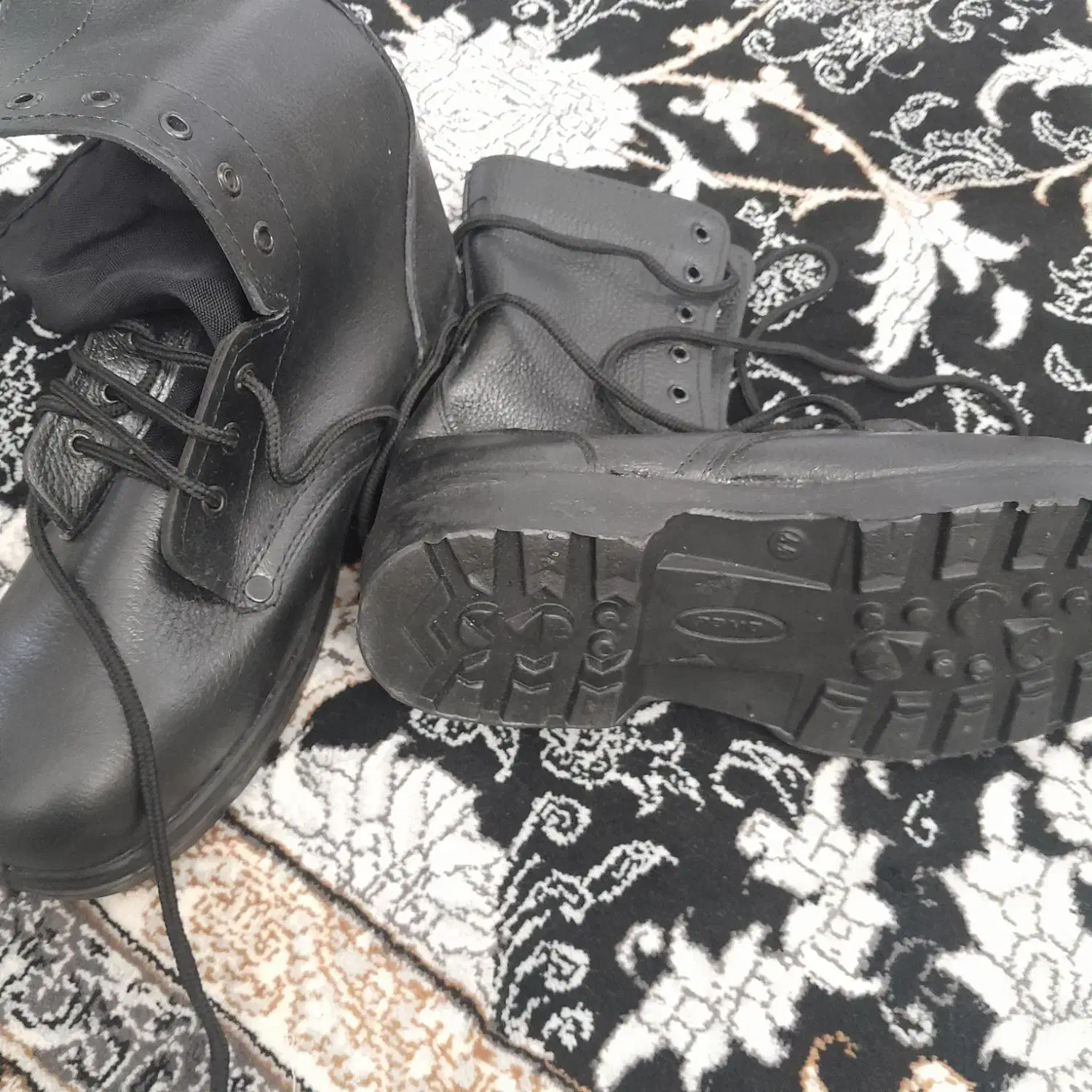 پوتین سربازی|کیف، کفش، کمربند|زابل, |دیوار