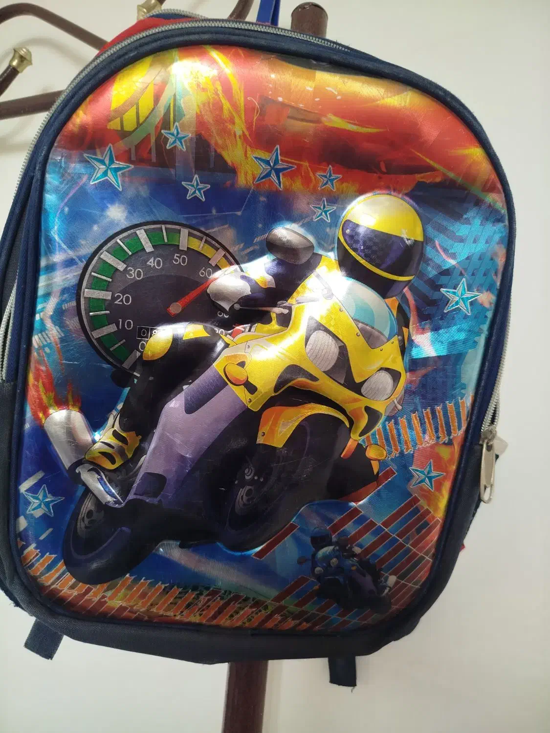 کیف مدرسه|کیف، کفش، کمربند|بم, |دیوار