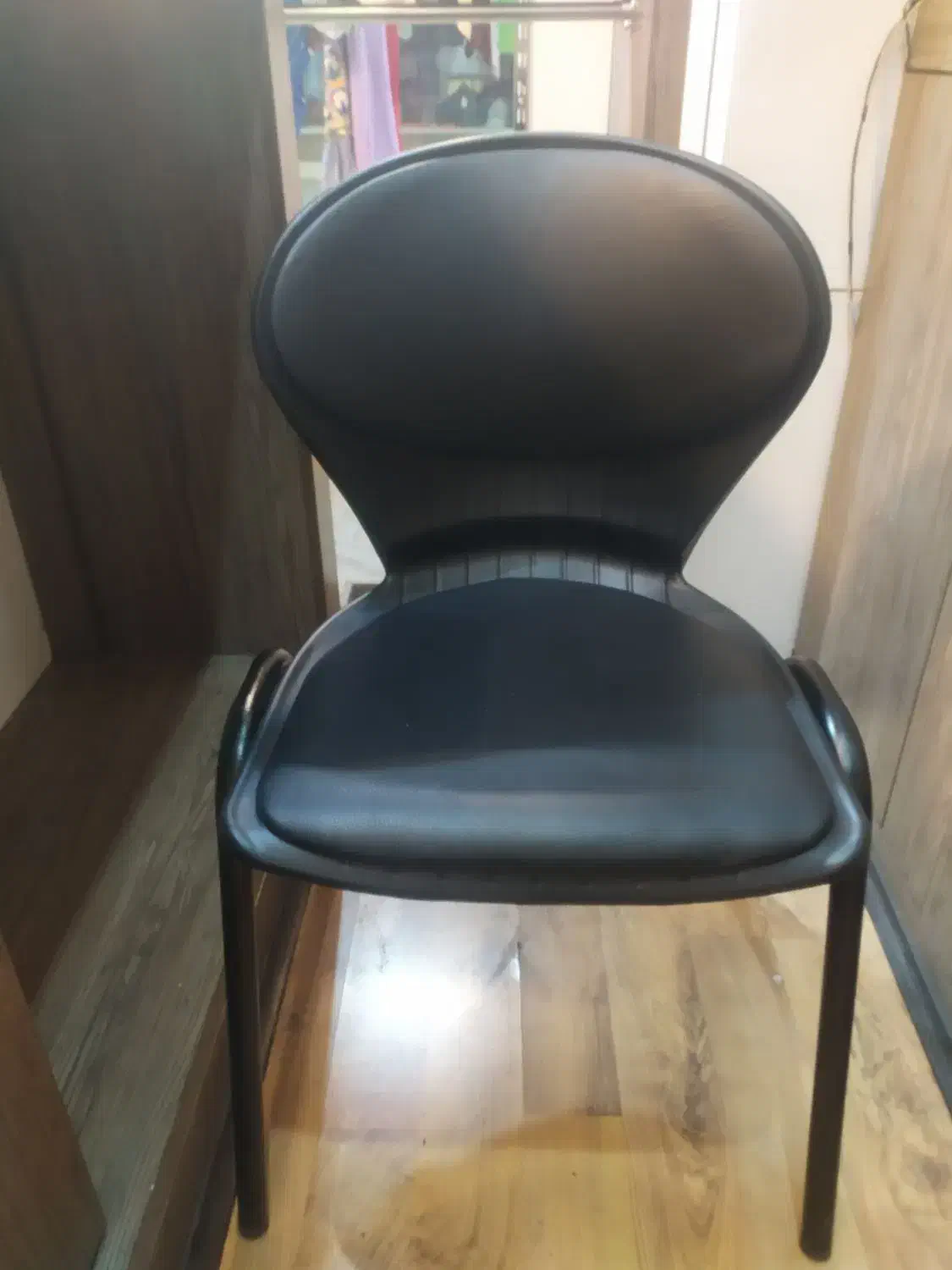 دو عدد صندلی و یک عدد کاناپه|مبلمان خانگی و میز عسلی|شیراز, شهرک قمشه|دیوار