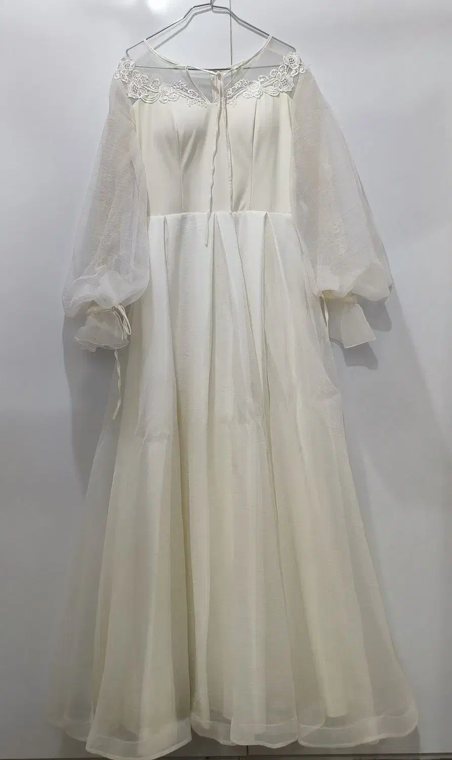 لباس عقد|لباس|مزرعه کتول, |دیوار