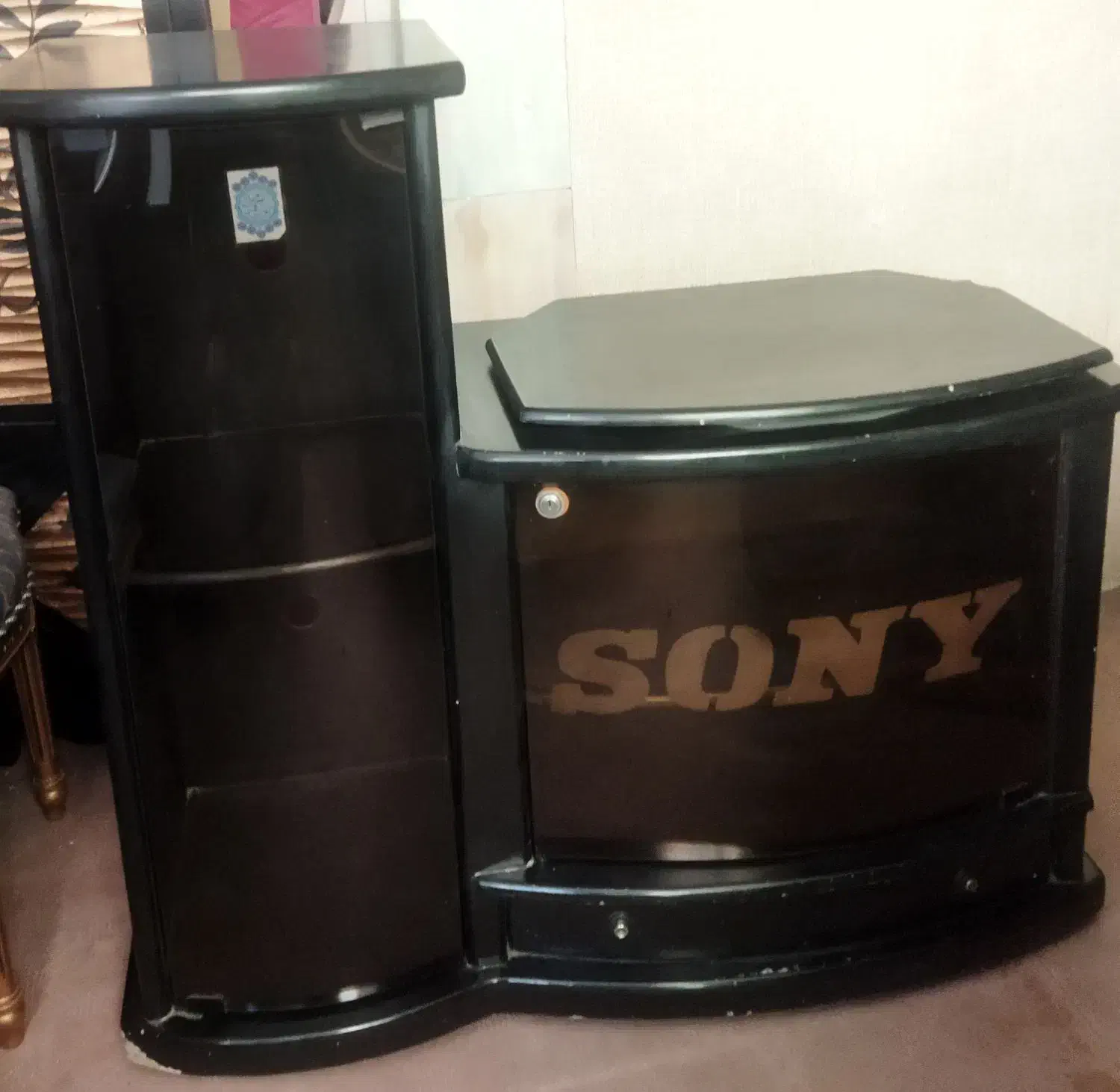 میز  تلویزیون  ویترین دار  و چرخدار|میز تلویزیون|تهران, امین حضور|دیوار