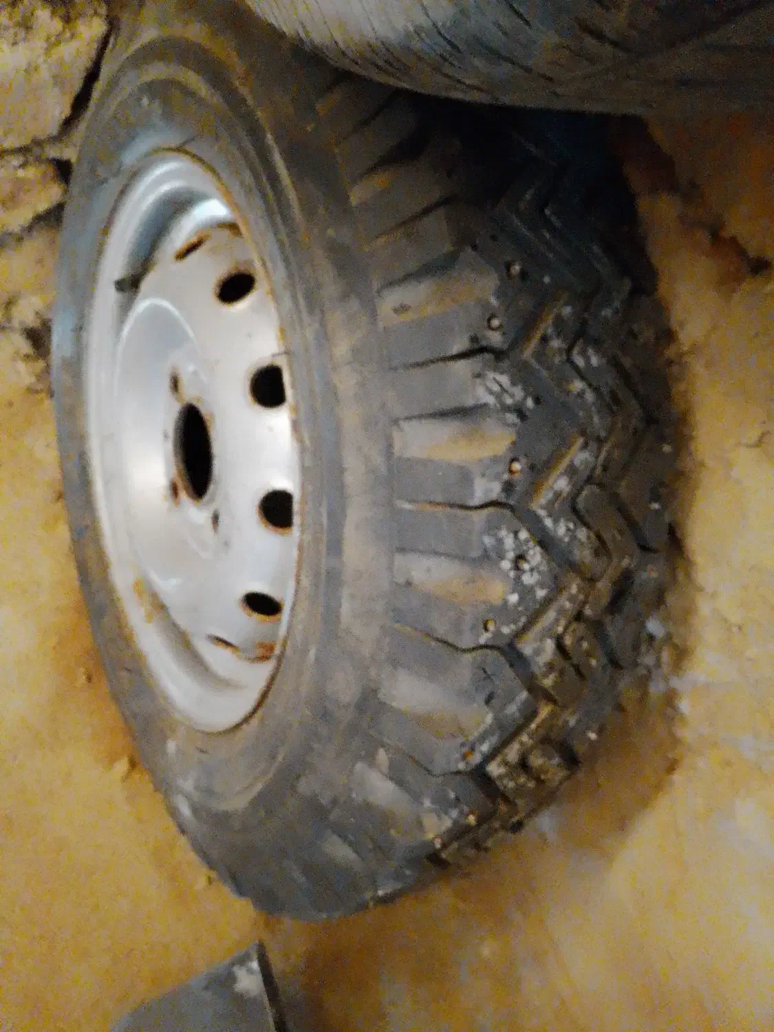 لاستیک سالم درحدتوبلکس|قطعات یدکی و لوازم جانبی|صالح آباد, |دیوار