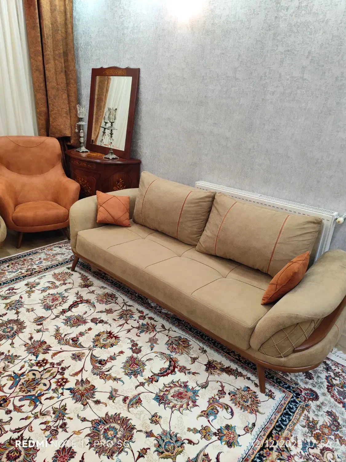 مبل ۸نفره بسیار نو ، پرده ، میز نهار خوری،جلو مبلی|مبلمان خانگی و میز عسلی|تربتحیدریه, شهرک ولیعصر|دیوار