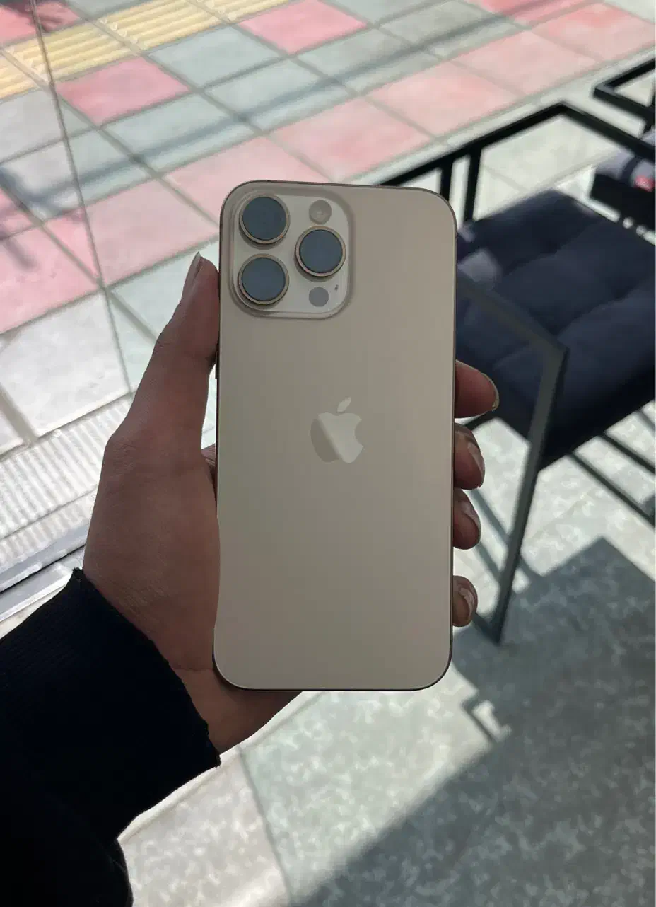 iPhone 16 pro|موبایل|قم, جهان بینی|دیوار