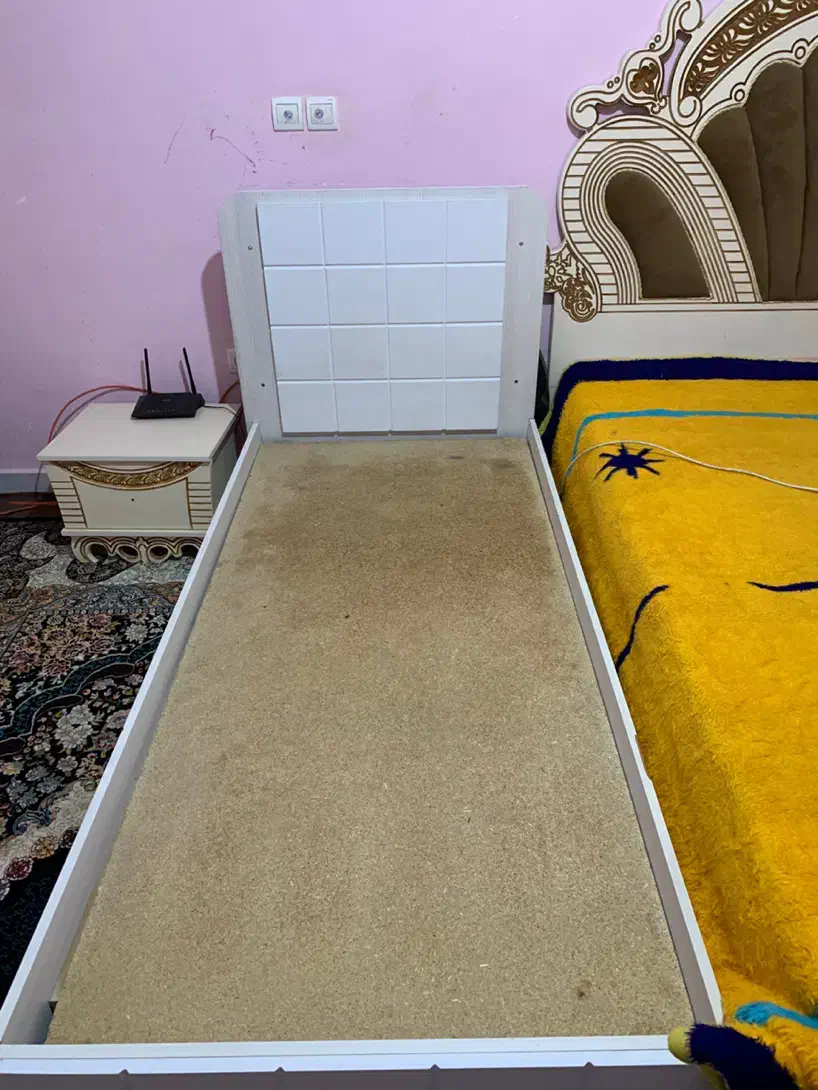 تخت یک نفره|تخت و سرویس خواب|صدرا-فارس, فاز ۱|دیوار