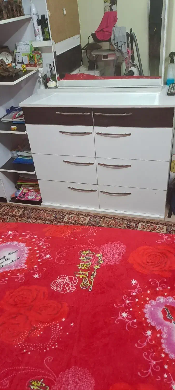 تخت و کمد و آیینه و کنسول|تخت و سرویس خواب|چهاردانگه (تهران), |دیوار