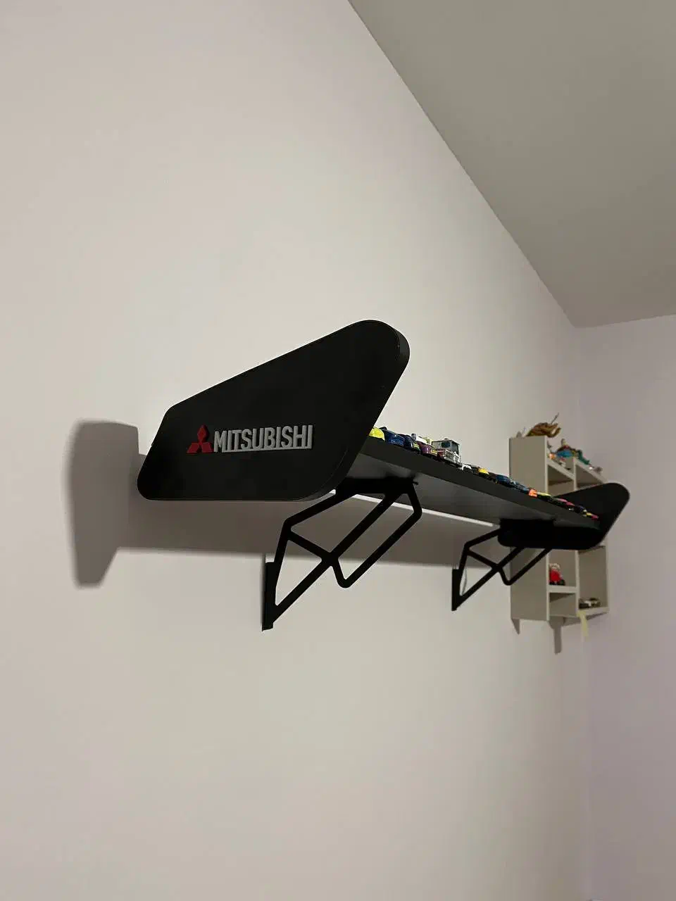 شلف دیواری طرح اسپویلر|کتابخانه، شلف، قفسه‌های دیواری|تهران, شهرک ولیعصر شمالی|دیوار