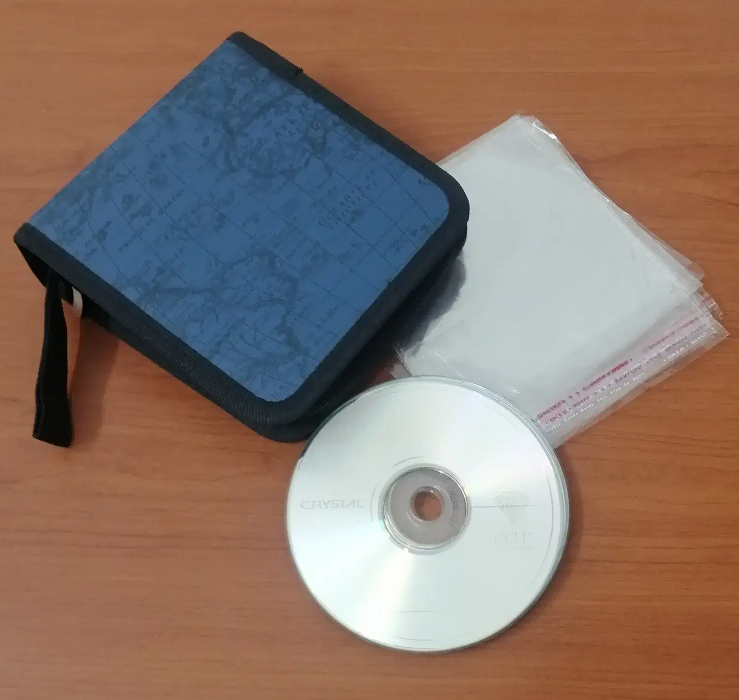 کیف سی دی ، ۴ سی دی خام و ۱۵ پاکت سی دی|قطعات و لوازم جانبی رایانه|کاشان, بهشتی|دیوار