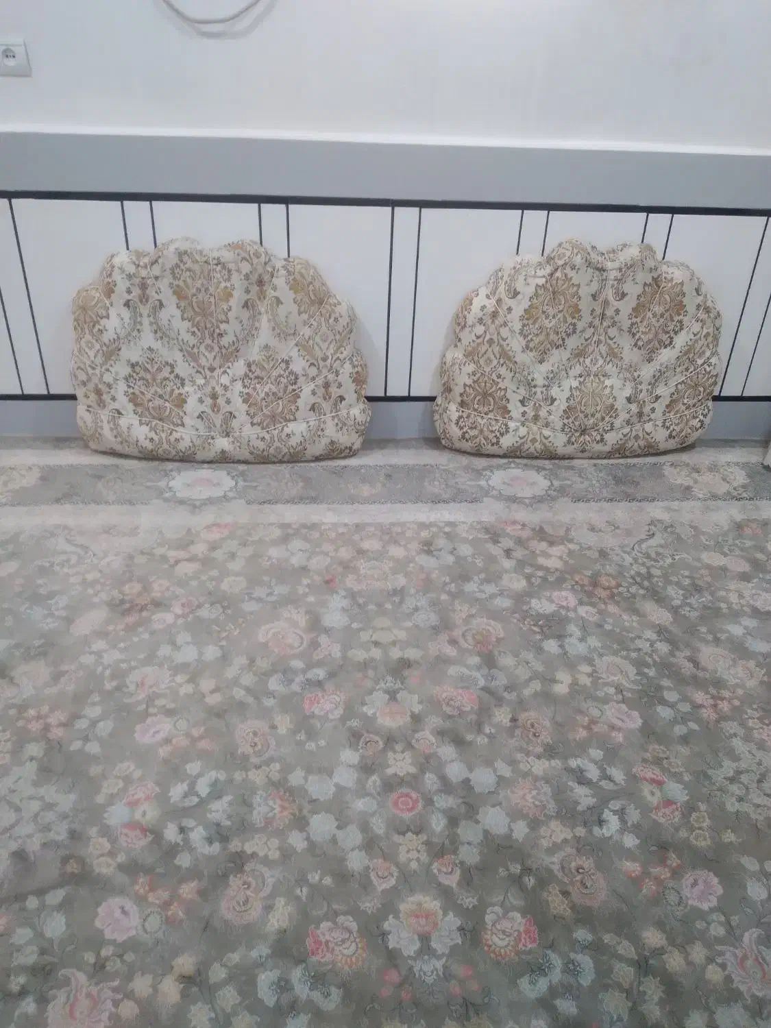 ی جفت پشتی در حد نو مناسب خانه وباغ|پشتی|دزفول, |دیوار