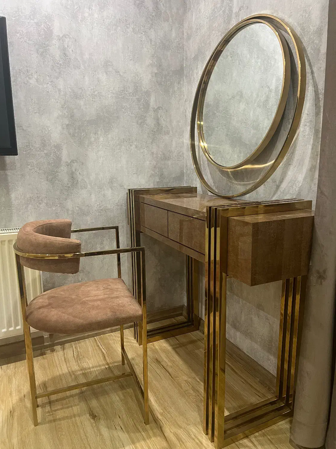 فروش میز آرایش لاکچری به همراه صندلی|مبلمان خانگی و میز عسلی|خشکبیجار, |دیوار