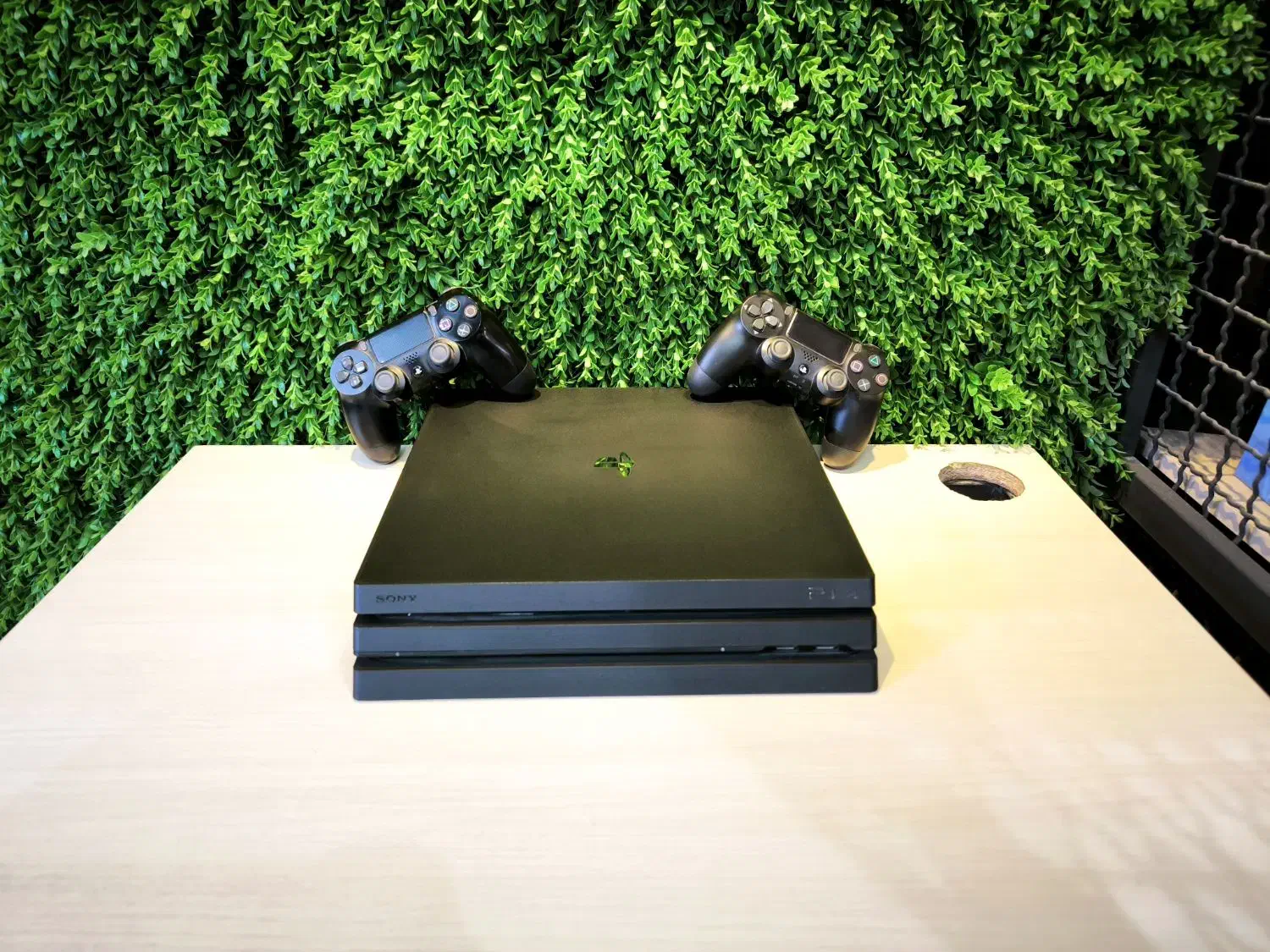 پلی استیشن ۴ پرو ۲ دسته|کنسول، بازی ویدئویی و آنلاین|اصفهان, سعادت‌آباد|دیوار