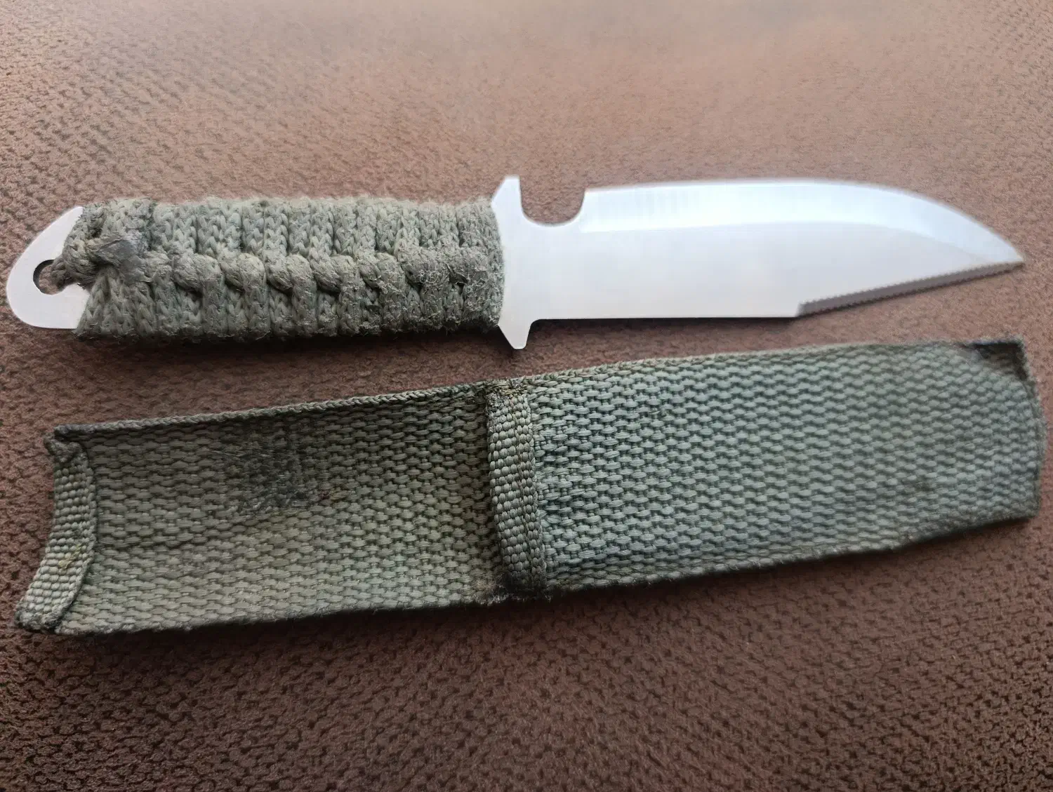 چاقو|کلکسیون اشیاء عتیقه|سبزوار, قلعه‌نو دهزار|دیوار