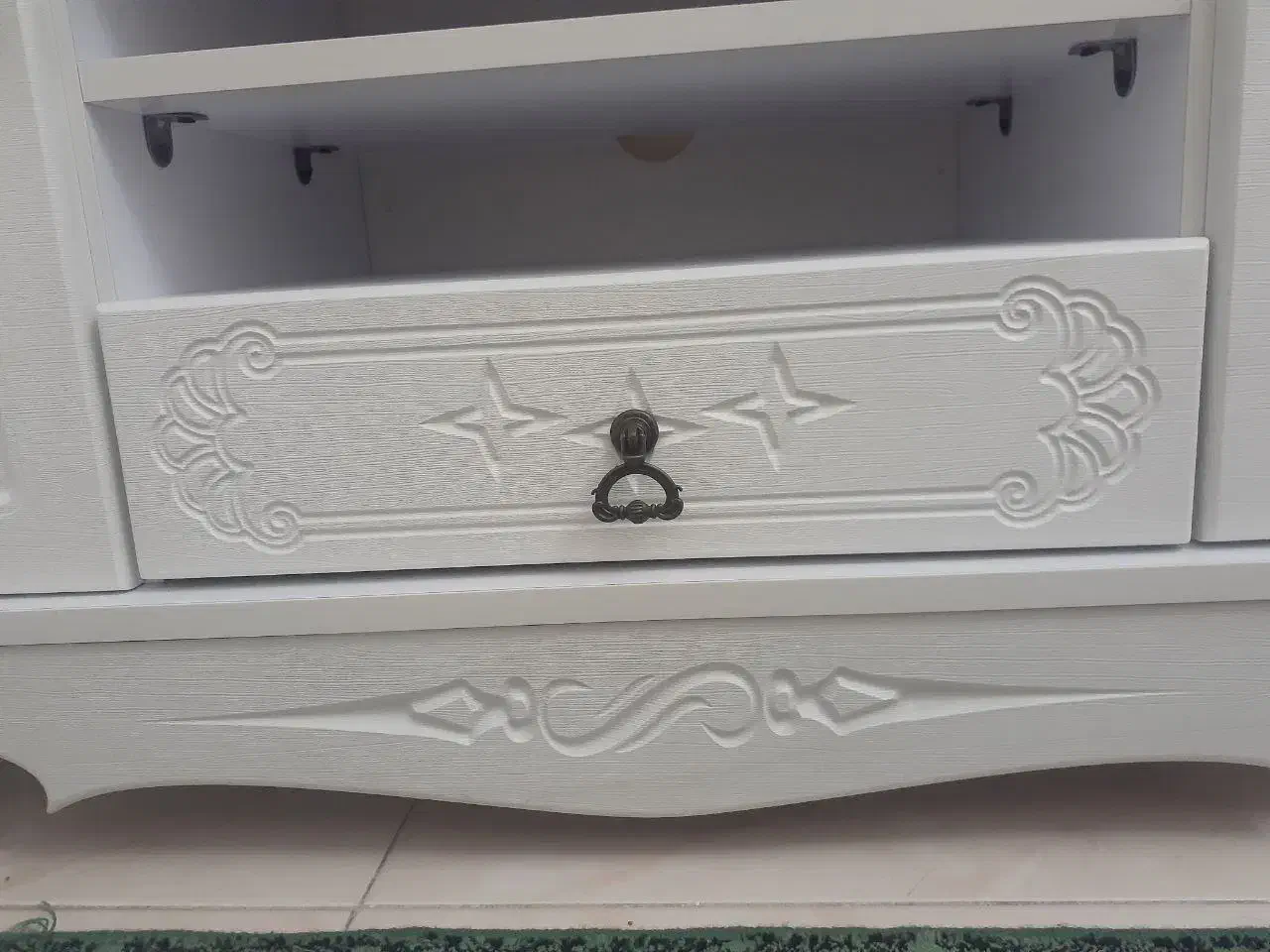 میز تلوزیون سفید شرکتی|میز تلویزیون|تهران, باغ فیض|دیوار