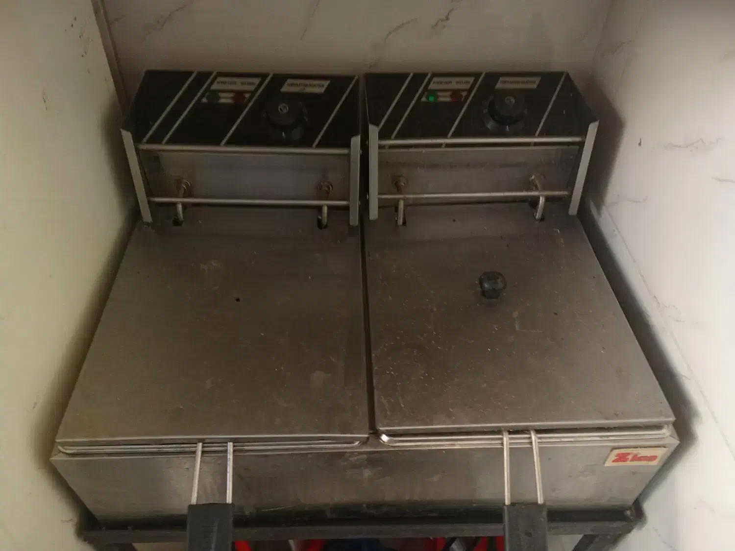 وسایل ساندویچی ،کامل.|کافیشاپ و رستوران|خمین, |دیوار