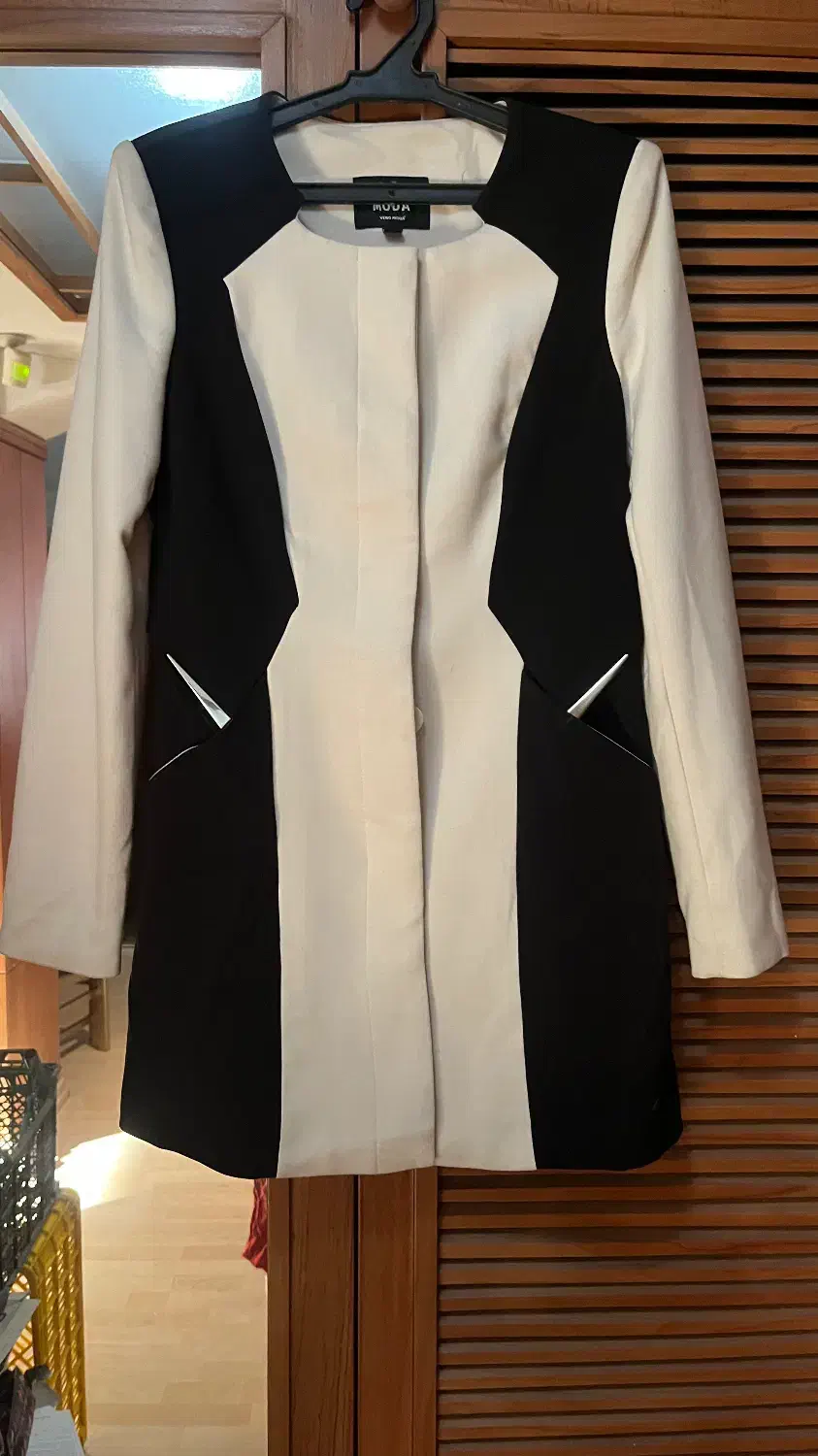 لباس|لباس|اصفهان, باغ زرشک|دیوار