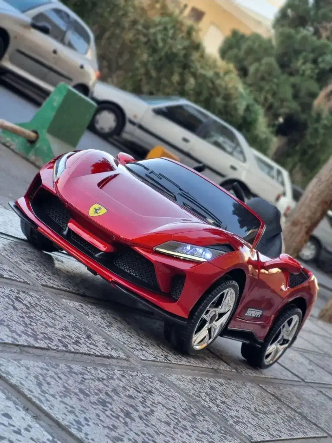 ماشین شارژی فراری ۴موتوره اورجینال|اسباب‌بازی بچه|کرمانشاه, |دیوار