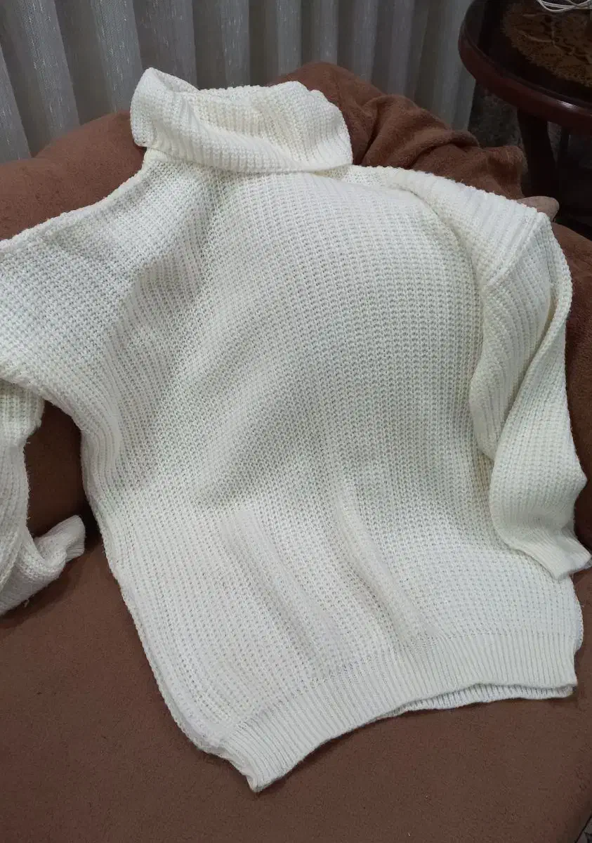 بافت شیری رنگ|لباس|فولادشهر, A2|دیوار