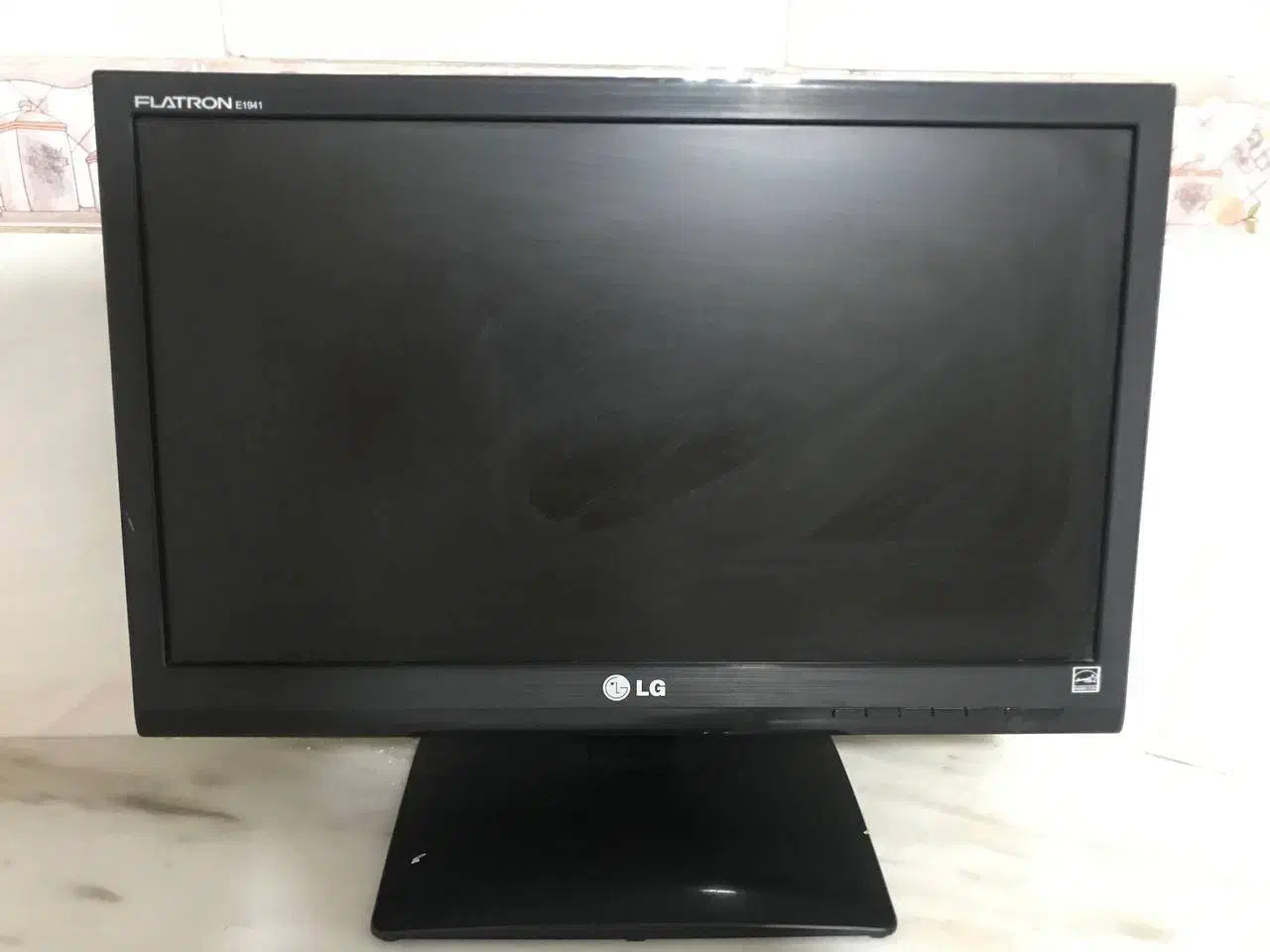 مانیتور 19 اینچ LG|قطعات و لوازم جانبی رایانه|اراک, |دیوار