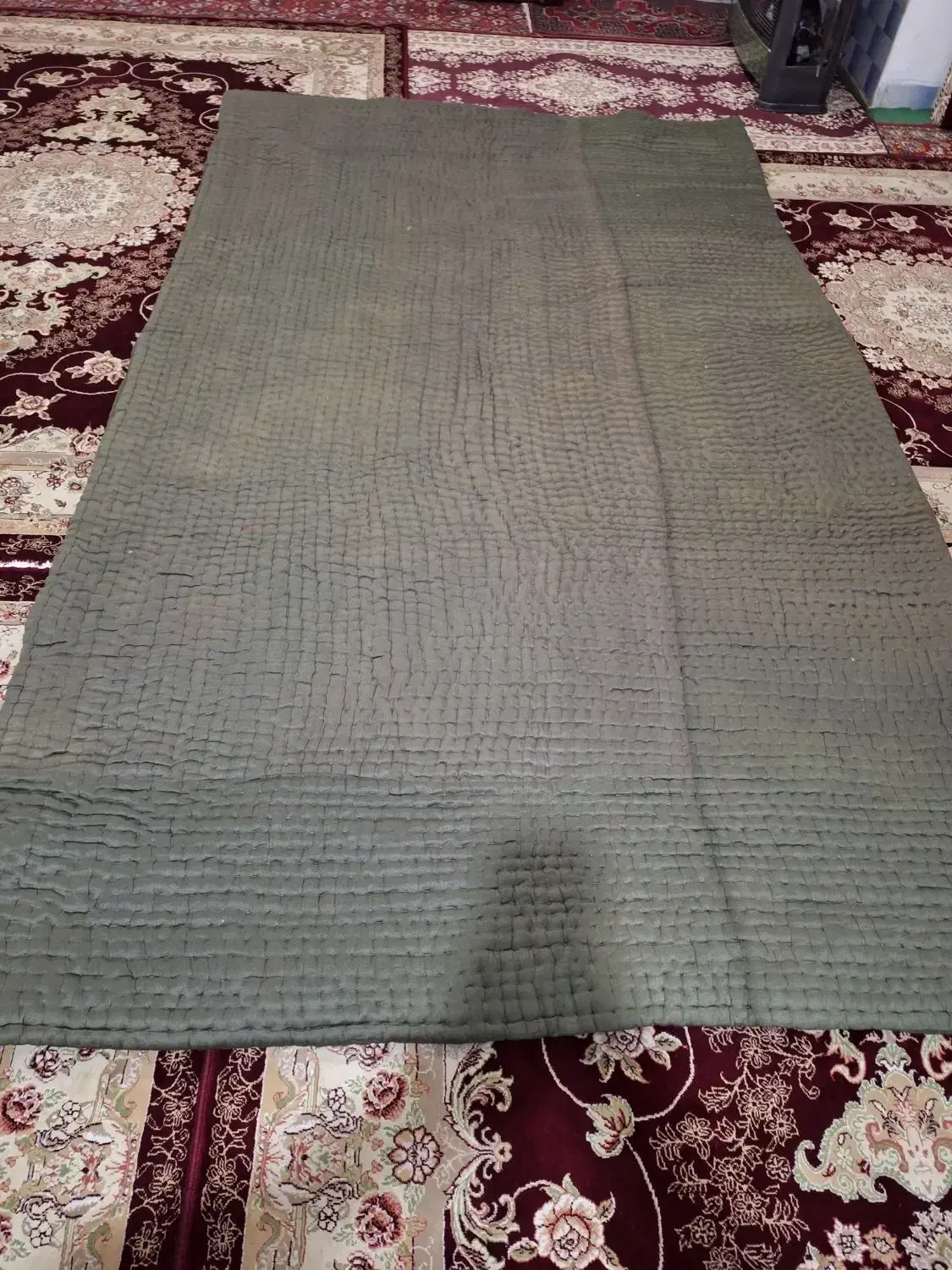 لحاف روی کرسی|رختخواب، بالش، پتو|سنندج, |دیوار