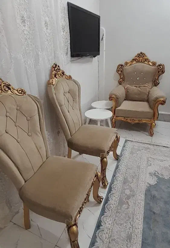 سرویس مبل ۸ نفره همراه ۴ عدد میزبان (غذاخوری)|مبلمان خانگی و میز عسلی|باغستان, |دیوار