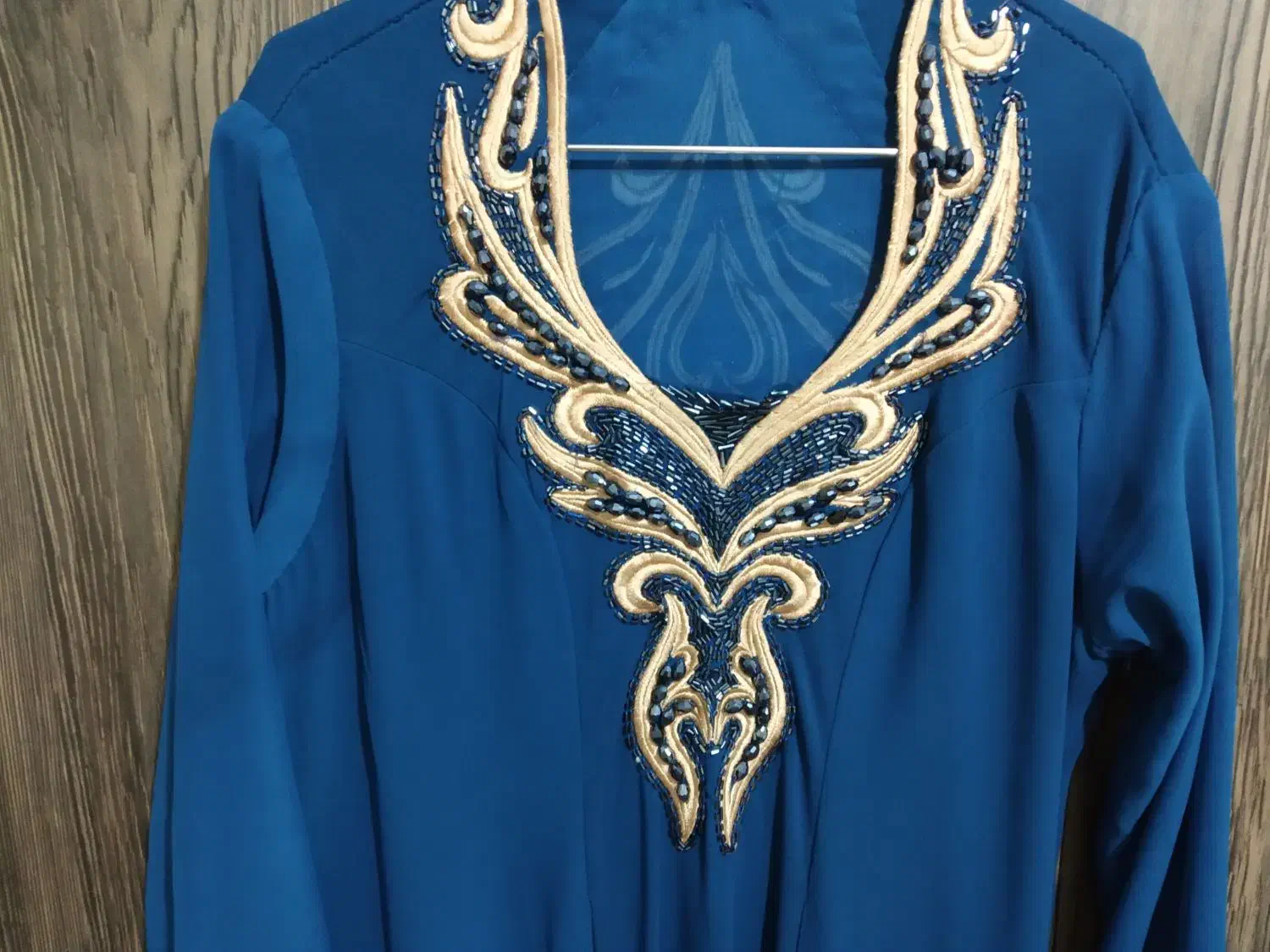 پیراهن بلند دنباله دار حریر|لباس|رشت, گلزاران|دیوار