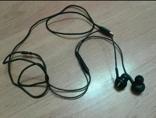 هنسفری AKG|لوازم جانبی موبایل و تبلت|اراک, |دیوار