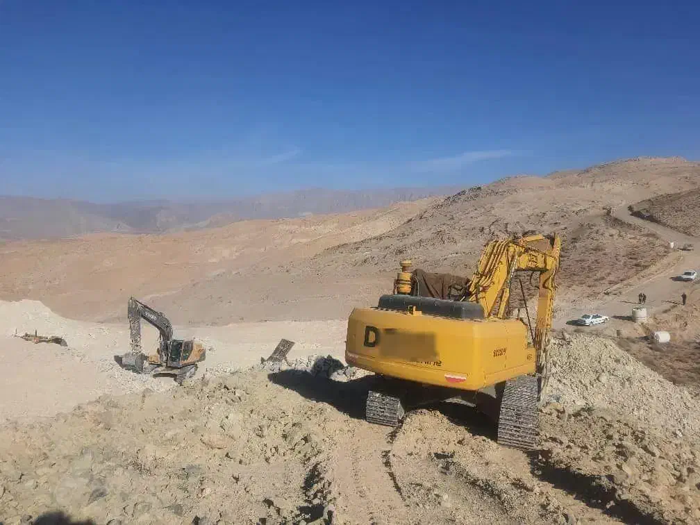 اجاره دهنده  یک تا دو بیل 220 با چکش|خودرو سنگین|هفدر, |دیوار