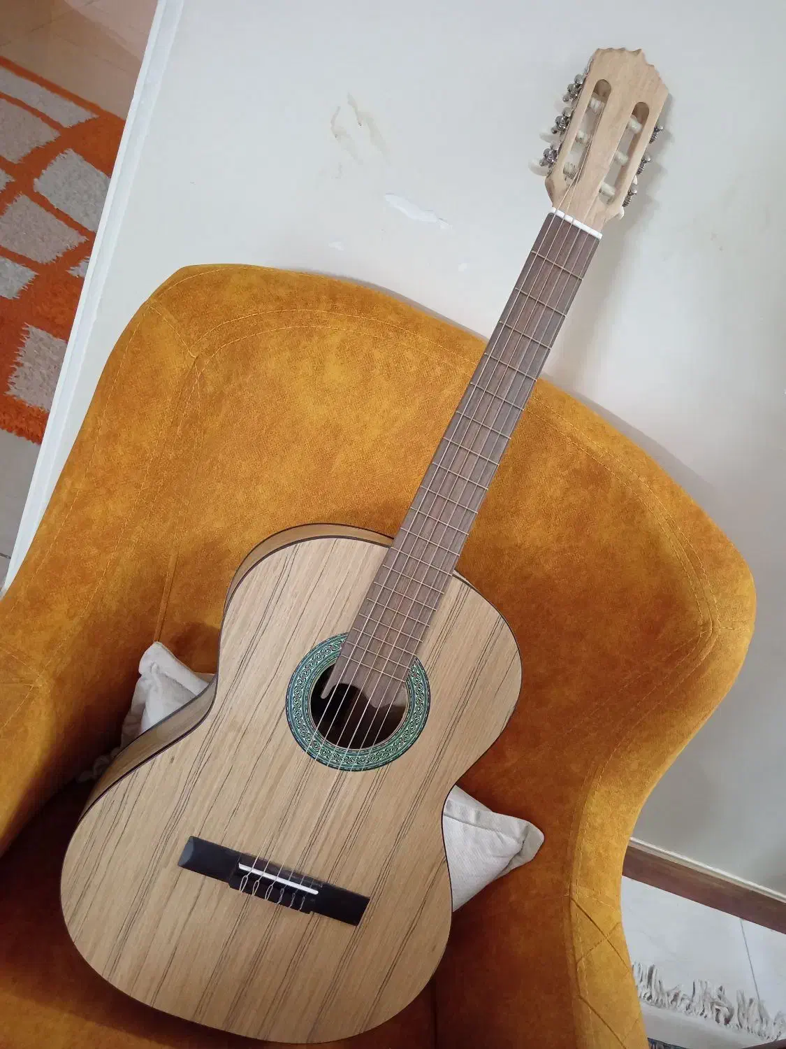 گیتار الورا|گیتار، بیس، امپلیفایر|اصفهان, برازنده|دیوار