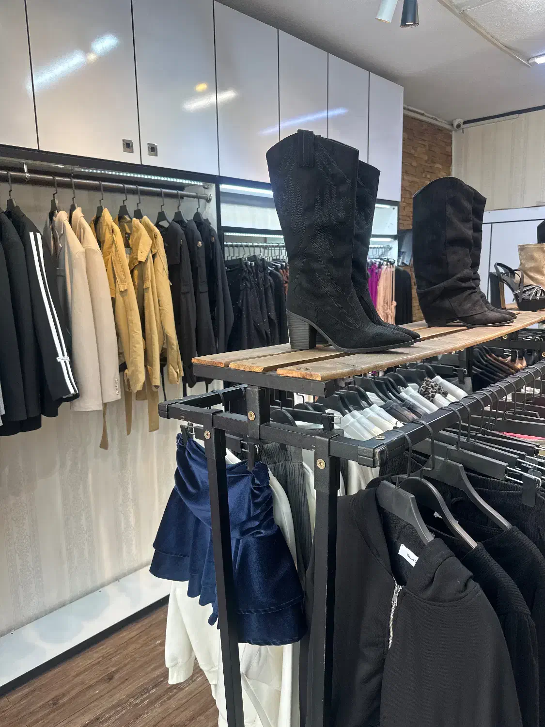 استخدام فروشنده خانم|استخدام بازاریابی و فروش|تهران, امانیه|دیوار