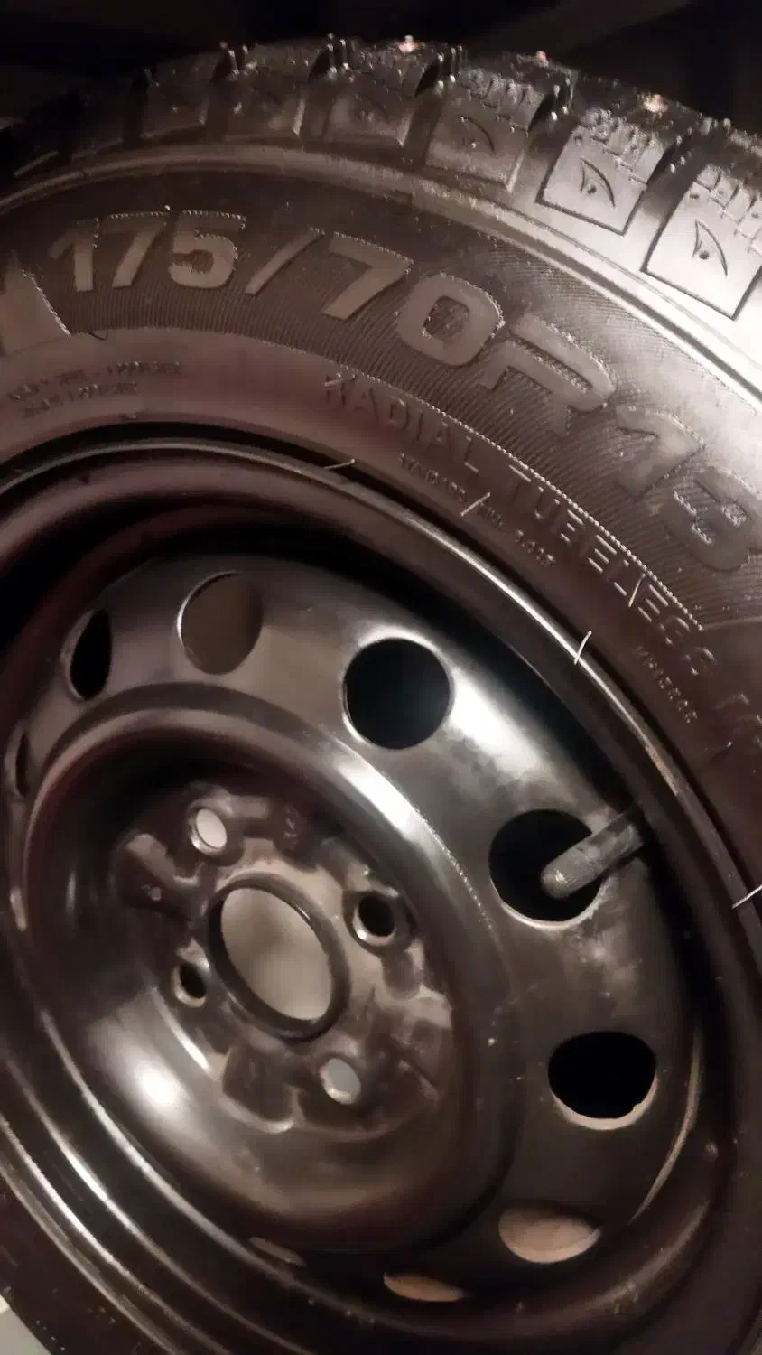 لاستیک یخ شکن پراید و پژو|قطعات یدکی و لوازم جانبی|تهران, شهرک گلها|دیوار