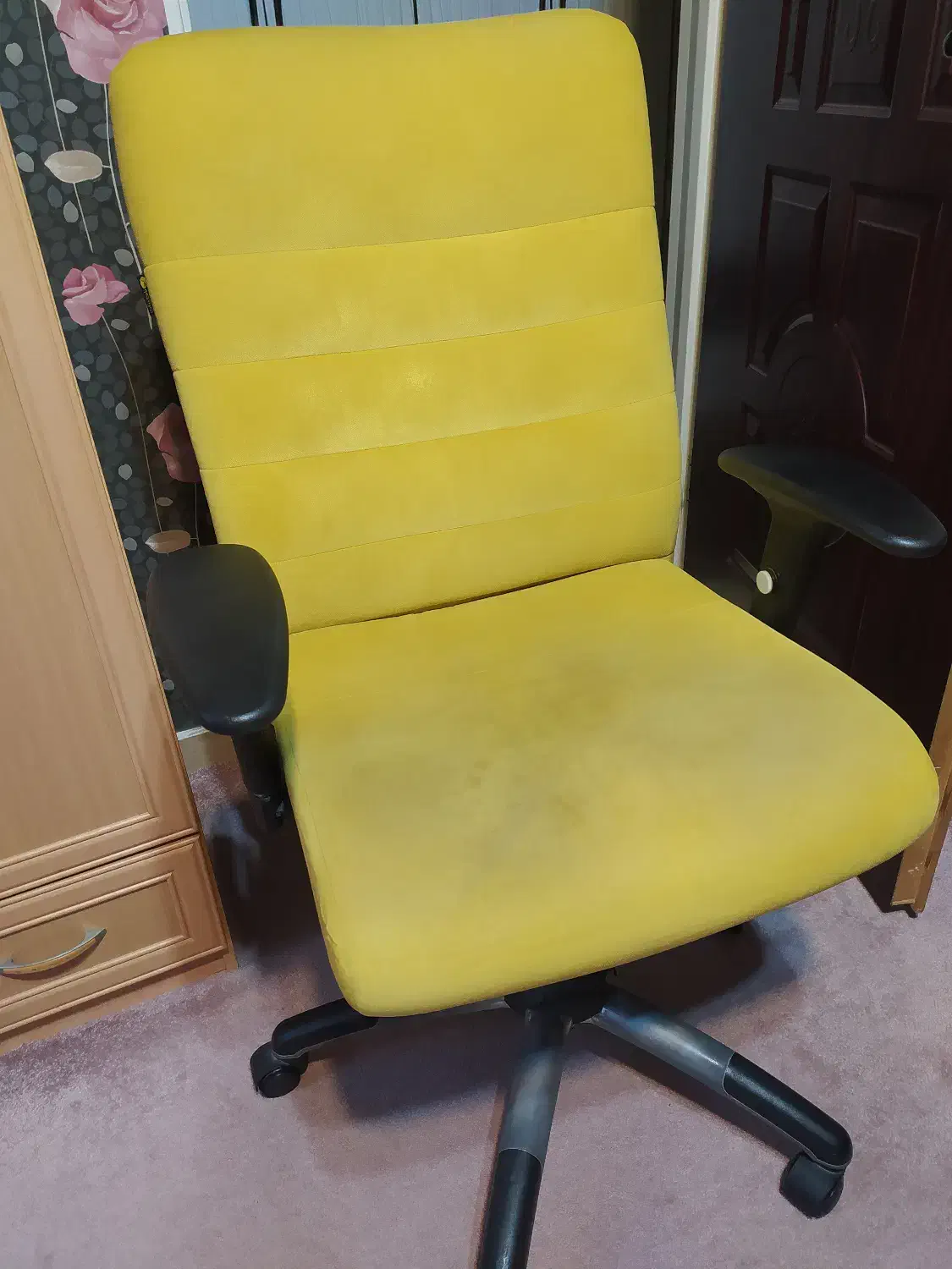 صندلی گردون در حد نو|صندلی و نیمکت|اردبیل, |دیوار