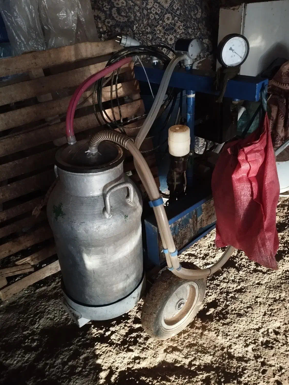 شیردوش|لوازم جانبی حیوانات|قوچان, |دیوار